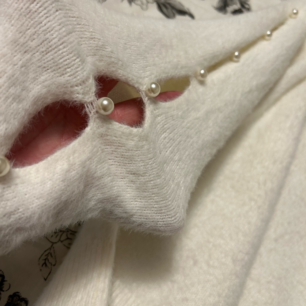 Chic nikkak Cream Women's Crew Neck Sweater - Picture 8 of 12